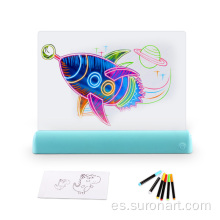 Los niños iluminan el tablero de dibujo colorido del Doodle 3d